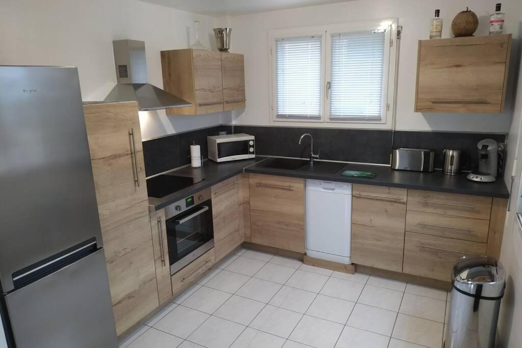 Appartement T3 Spacieux Avec Vue Sur L'Etang De Thau Au 1Er Etage D'Une Villa - Entree Independante Sete Exterior photo